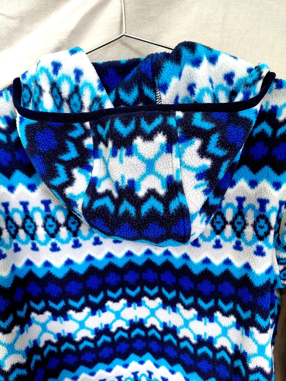Patagonia ~ M Blue And White Patterned Fleece Jacket - Picture 4 of 11